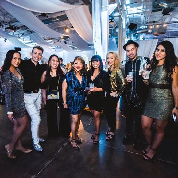 Poshmark Est 2012 : Mizfabulousity - Picture 5 of 8